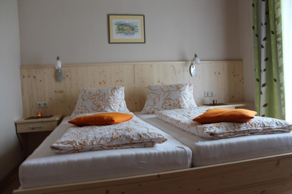 Pension & Ferienwohnung Sonnleiten Gnesau الغرفة الصورة