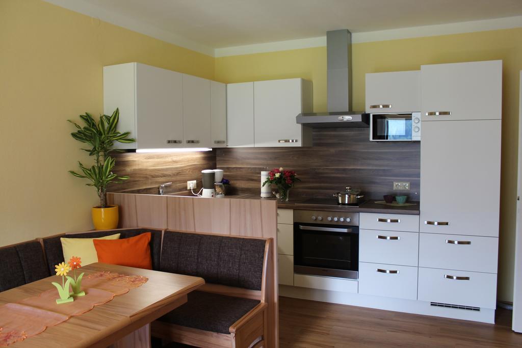Pension & Ferienwohnung Sonnleiten Gnesau الغرفة الصورة